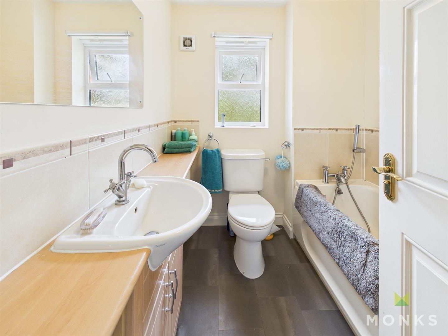 28 Bentley Drive, Oswestry, SY11 1TQ For Sale